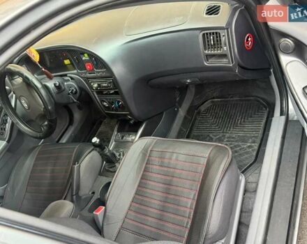 Серый Хендай Элантра, объемом двигателя 1.6 л и пробегом 243 тыс. км за 4500 $, фото 4 на Automoto.ua