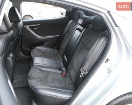 Сірий Хендай Елантра, об'ємом двигуна 1.59 л та пробігом 175 тис. км за 9200 $, фото 9 на Automoto.ua