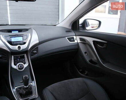 Сірий Хендай Елантра, об'ємом двигуна 1.59 л та пробігом 175 тис. км за 9200 $, фото 14 на Automoto.ua