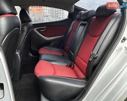 Сірий Хендай Елантра, об'ємом двигуна 1.59 л та пробігом 225 тис. км за 9990 $, фото 11 на Automoto.ua