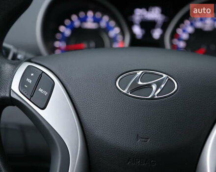 Сірий Хендай Елантра, об'ємом двигуна 1.59 л та пробігом 175 тис. км за 9200 $, фото 17 на Automoto.ua