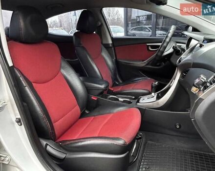 Сірий Хендай Елантра, об'ємом двигуна 1.59 л та пробігом 225 тис. км за 9990 $, фото 12 на Automoto.ua