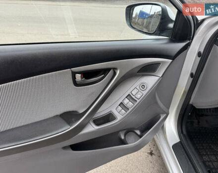 Сірий Хендай Елантра, об'ємом двигуна 1.59 л та пробігом 87 тис. км за 9800 $, фото 20 на Automoto.ua