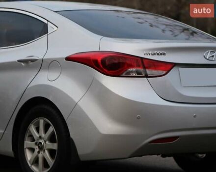 Сірий Хендай Елантра, об'ємом двигуна 1.59 л та пробігом 175 тис. км за 9200 $, фото 7 на Automoto.ua