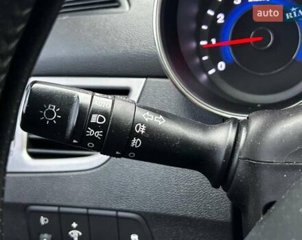 Сірий Хендай Елантра, об'ємом двигуна 1.59 л та пробігом 225 тис. км за 9990 $, фото 15 на Automoto.ua