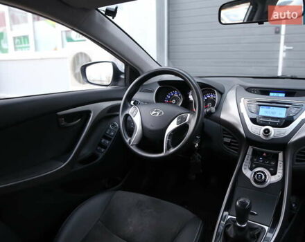 Сірий Хендай Елантра, об'ємом двигуна 1.59 л та пробігом 175 тис. км за 9200 $, фото 12 на Automoto.ua