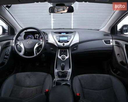 Сірий Хендай Елантра, об'ємом двигуна 1.59 л та пробігом 175 тис. км за 9200 $, фото 13 на Automoto.ua