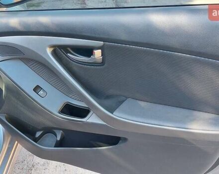 Сірий Хендай Елантра, об'ємом двигуна 1.8 л та пробігом 185 тис. км за 8900 $, фото 17 на Automoto.ua