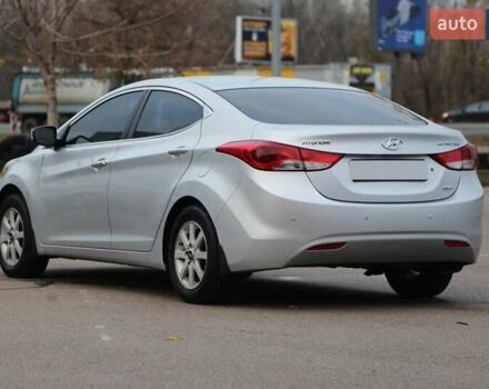 Сірий Хендай Елантра, об'ємом двигуна 1.59 л та пробігом 175 тис. км за 9200 $, фото 4 на Automoto.ua