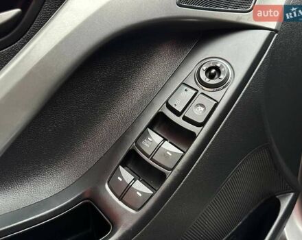 Сірий Хендай Елантра, об'ємом двигуна 1.59 л та пробігом 232 тис. км за 8290 $, фото 15 на Automoto.ua