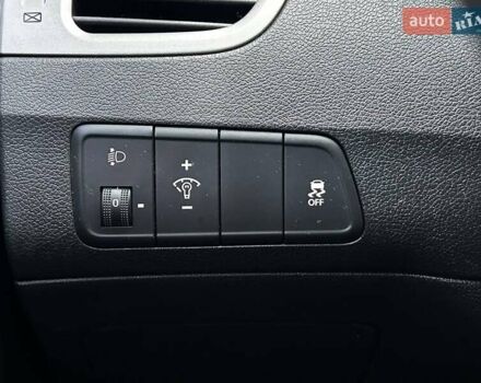 Сірий Хендай Елантра, об'ємом двигуна 1.59 л та пробігом 225 тис. км за 9990 $, фото 14 на Automoto.ua