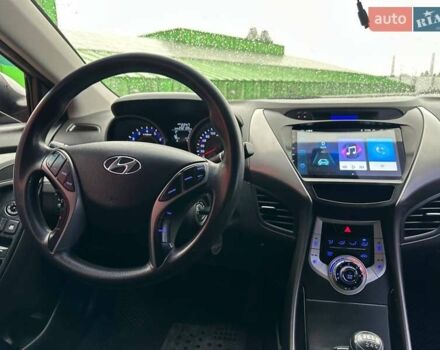 Сірий Хендай Елантра, об'ємом двигуна 1.59 л та пробігом 232 тис. км за 8290 $, фото 13 на Automoto.ua