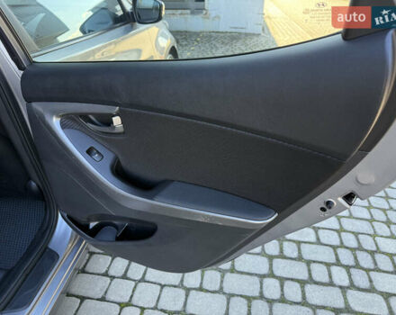 Хендай Элантра 2012 в Тернополе на Automoto.ua Серый Хендай Элантра, объемом двигателя 1.8 л и пробегом 168 тыс. км за 7500 $, фото 48 на Automoto.ua