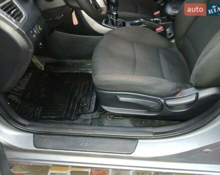 Сірий Хендай Елантра, об'ємом двигуна 1.59 л та пробігом 150 тис. км за 8000 $, фото 26 на Automoto.ua