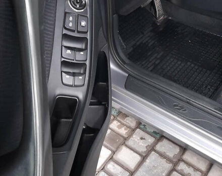 Сірий Хендай Елантра, об'ємом двигуна 1.8 л та пробігом 231 тис. км за 8900 $, фото 5 на Automoto.ua