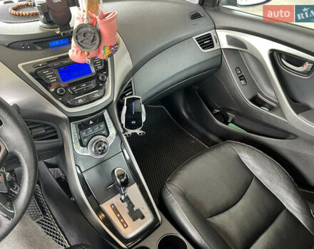 Хендай Элантра 2013 в Николаеве на Automoto.ua Серый Хендай Элантра, объемом двигателя 1.8 л и пробегом 205 тыс. км за 9999 $, фото 10 на Automoto.ua