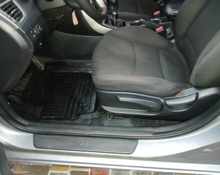 Сірий Хендай Елантра, об'ємом двигуна 1.6 л та пробігом 150 тис. км за 8000 $, фото 12 на Automoto.ua