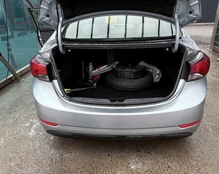 Сірий Хендай Елантра, об'ємом двигуна 1.8 л та пробігом 180 тис. км за 9400 $, фото 4 на Automoto.ua