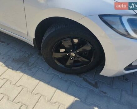 Сірий Хендай Елантра, об'ємом двигуна 1.59 л та пробігом 240 тис. км за 9500 $, фото 6 на Automoto.ua