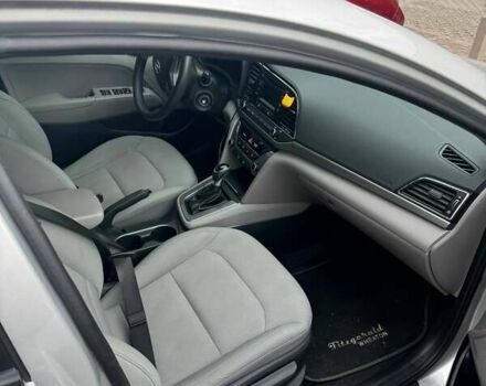 Серый Хендай Элантра, объемом двигателя 2 л и пробегом 173 тыс. км за 10850 $, фото 6 на Automoto.ua