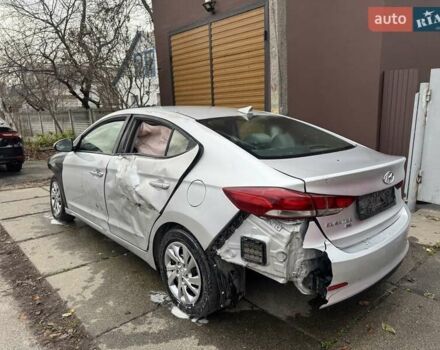 Серый Хендай Элантра, объемом двигателя 2 л и пробегом 150 тыс. км за 3800 $, фото 4 на Automoto.ua