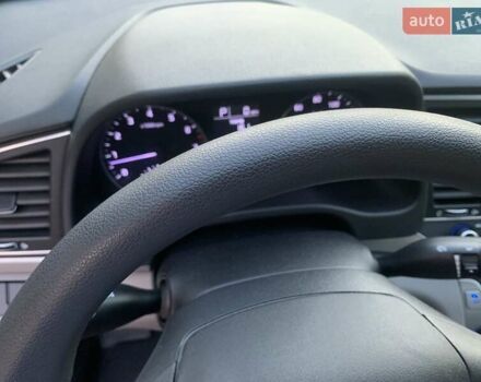 Сірий Хендай Елантра, об'ємом двигуна 2 л та пробігом 169 тис. км за 11700 $, фото 33 на Automoto.ua