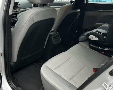 Серый Хендай Элантра, объемом двигателя 2 л и пробегом 190 тыс. км за 10200 $, фото 7 на Automoto.ua