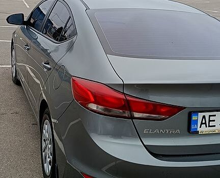 Сірий Хендай Елантра, об'ємом двигуна 1.6 л та пробігом 176 тис. км за 12500 $, фото 3 на Automoto.ua