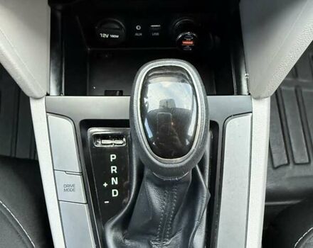 Сірий Хендай Елантра, об'ємом двигуна 2 л та пробігом 225 тис. км за 10300 $, фото 12 на Automoto.ua