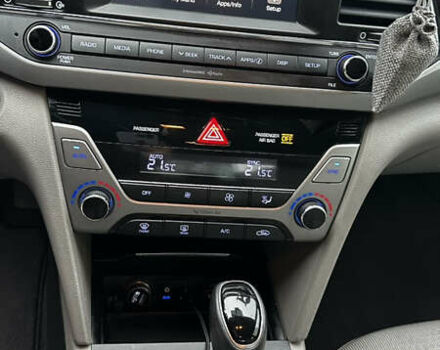 Серый Хендай Элантра, объемом двигателя 2 л и пробегом 190 тыс. км за 10200 $, фото 10 на Automoto.ua