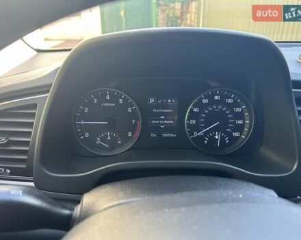 Серый Хендай Элантра, объемом двигателя 2 л и пробегом 198 тыс. км за 12500 $, фото 15 на Automoto.ua