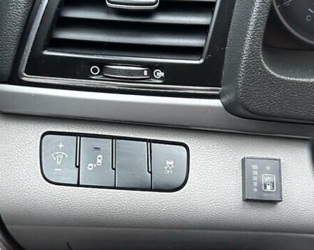 Серый Хендай Элантра, объемом двигателя 2 л и пробегом 190 тыс. км за 10200 $, фото 5 на Automoto.ua