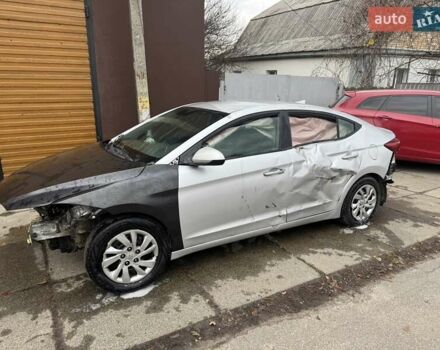 Серый Хендай Элантра, объемом двигателя 2 л и пробегом 150 тыс. км за 3800 $, фото 5 на Automoto.ua