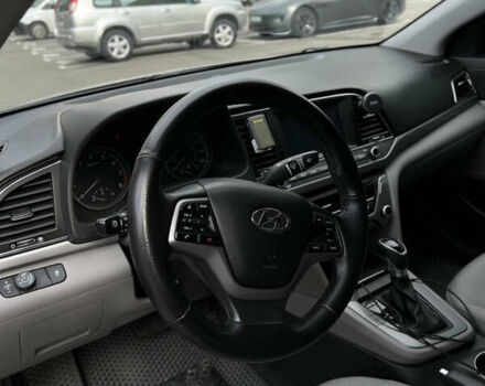 Серый Хендай Элантра, объемом двигателя 2 л и пробегом 115 тыс. км за 12000 $, фото 9 на Automoto.ua