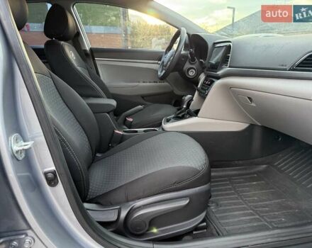 Сірий Хендай Елантра, об'ємом двигуна 2 л та пробігом 225 тис. км за 10300 $, фото 9 на Automoto.ua