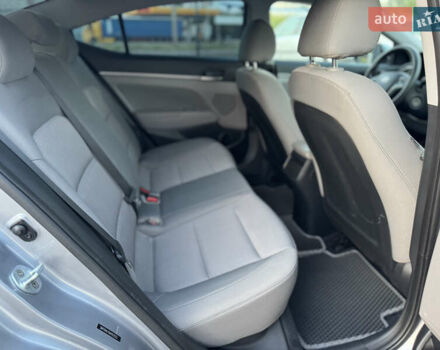 Сірий Хендай Елантра, об'ємом двигуна 2 л та пробігом 135 тис. км за 10899 $, фото 22 на Automoto.ua