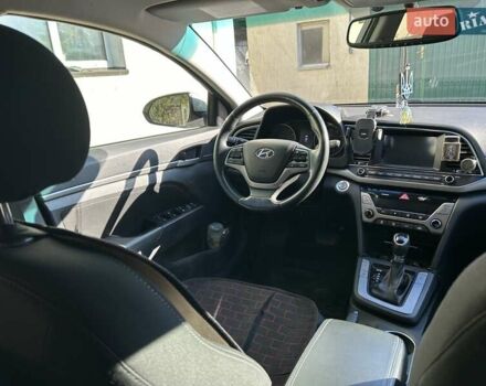 Серый Хендай Элантра, объемом двигателя 2 л и пробегом 198 тыс. км за 12500 $, фото 5 на Automoto.ua