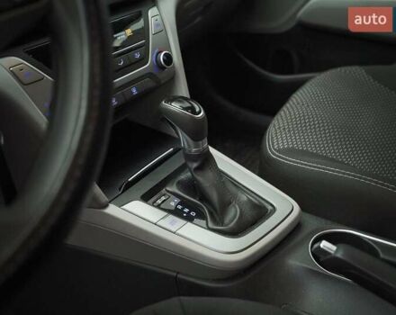 Серый Хендай Элантра, объемом двигателя 2 л и пробегом 147 тыс. км за 10499 $, фото 16 на Automoto.ua