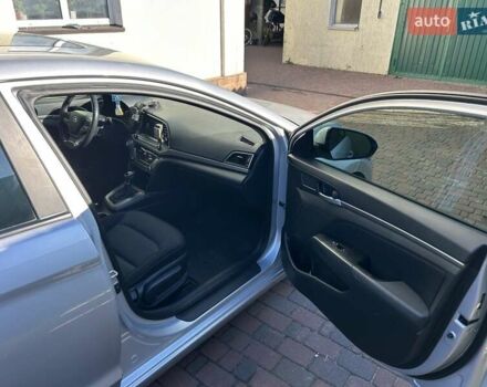 Серый Хендай Элантра, объемом двигателя 2 л и пробегом 198 тыс. км за 12500 $, фото 6 на Automoto.ua