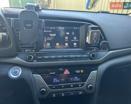 Серый Хендай Элантра, объемом двигателя 2 л и пробегом 198 тыс. км за 12500 $, фото 16 на Automoto.ua