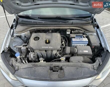 Сірий Хендай Елантра, об'ємом двигуна 2 л та пробігом 225 тис. км за 10300 $, фото 5 на Automoto.ua