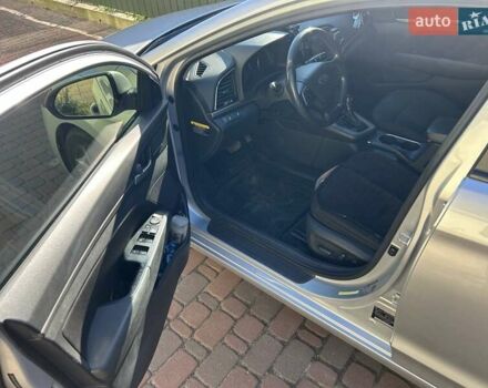 Серый Хендай Элантра, объемом двигателя 2 л и пробегом 198 тыс. км за 12500 $, фото 8 на Automoto.ua