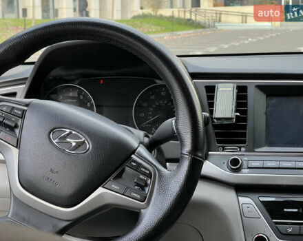 Серый Хендай Элантра, объемом двигателя 2 л и пробегом 115 тыс. км за 12000 $, фото 16 на Automoto.ua