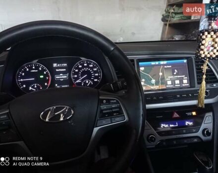 Серый Хендай Элантра, объемом двигателя 2 л и пробегом 90 тыс. км за 14000 $, фото 2 на Automoto.ua