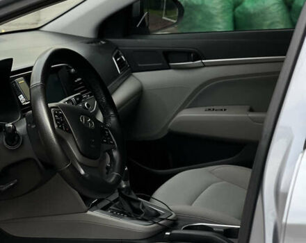 Серый Хендай Элантра, объемом двигателя 2 л и пробегом 115 тыс. км за 12000 $, фото 8 на Automoto.ua