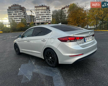 Серый Хендай Элантра, объемом двигателя 2 л и пробегом 136 тыс. км за 10700 $, фото 4 на Automoto.ua