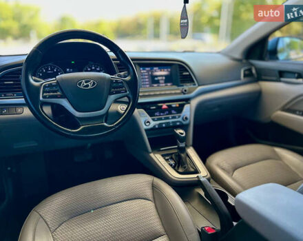 Хендай Элантра 2016 в Днепре (Днепропетровске) на Automoto.ua Серый Хендай Элантра, объемом двигателя 2 л и пробегом 199 тыс. км за 10999 $, фото 9 на Automoto.ua