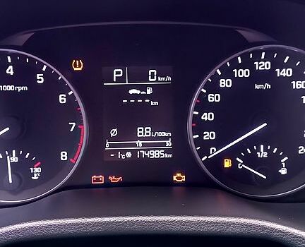 Сірий Хендай Елантра, об'ємом двигуна 1.6 л та пробігом 176 тис. км за 12500 $, фото 2 на Automoto.ua