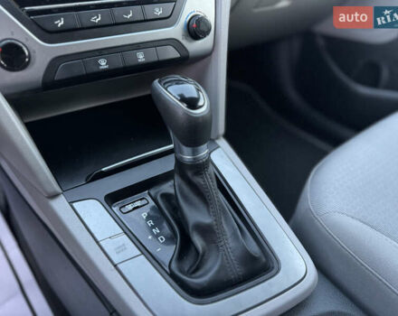 Сірий Хендай Елантра, об'ємом двигуна 2 л та пробігом 135 тис. км за 10899 $, фото 28 на Automoto.ua