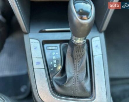 Серый Хендай Элантра, объемом двигателя 2 л и пробегом 122 тыс. км за 9500 $, фото 5 на Automoto.ua